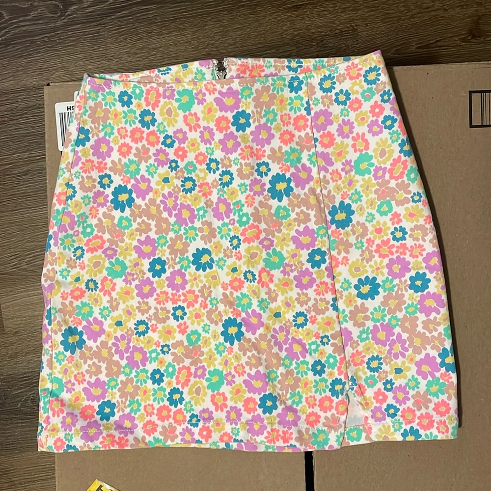 Cute flower mini skirt